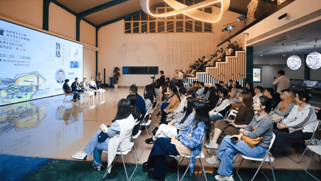 火车上手机被错拿不肯下车索赔2000