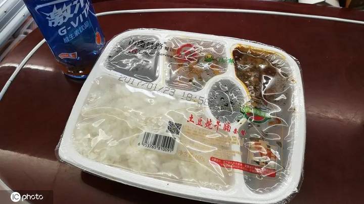 点餐后想加米饭只能再买48元套餐,高铁不能只顾着赚钱 ,你怎么看