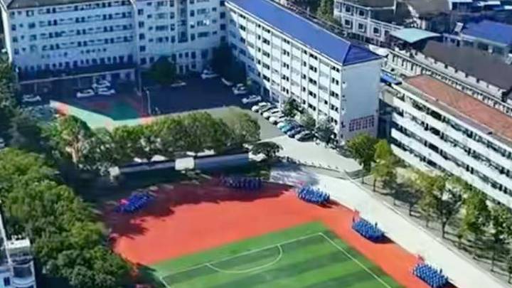 高中录取通知书里塞眼镜店广告,是不是另有隐情?