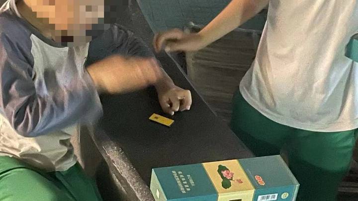 废弃烟盒风靡校园,家长担心有危害,你认可该说法吗?