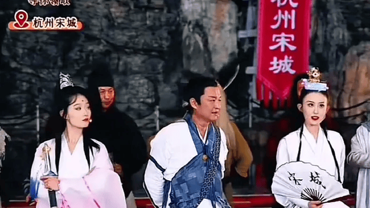 63岁马景涛直播时晕倒,你认为他是中暑了吗?