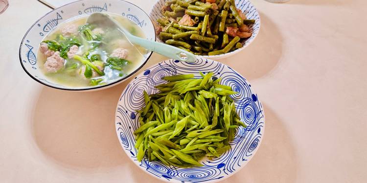 两菜一汤，实惠又好吃