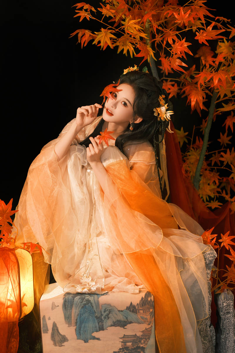 段艺璇穿汉服可爱娇憨 手持油纸伞温柔灵动