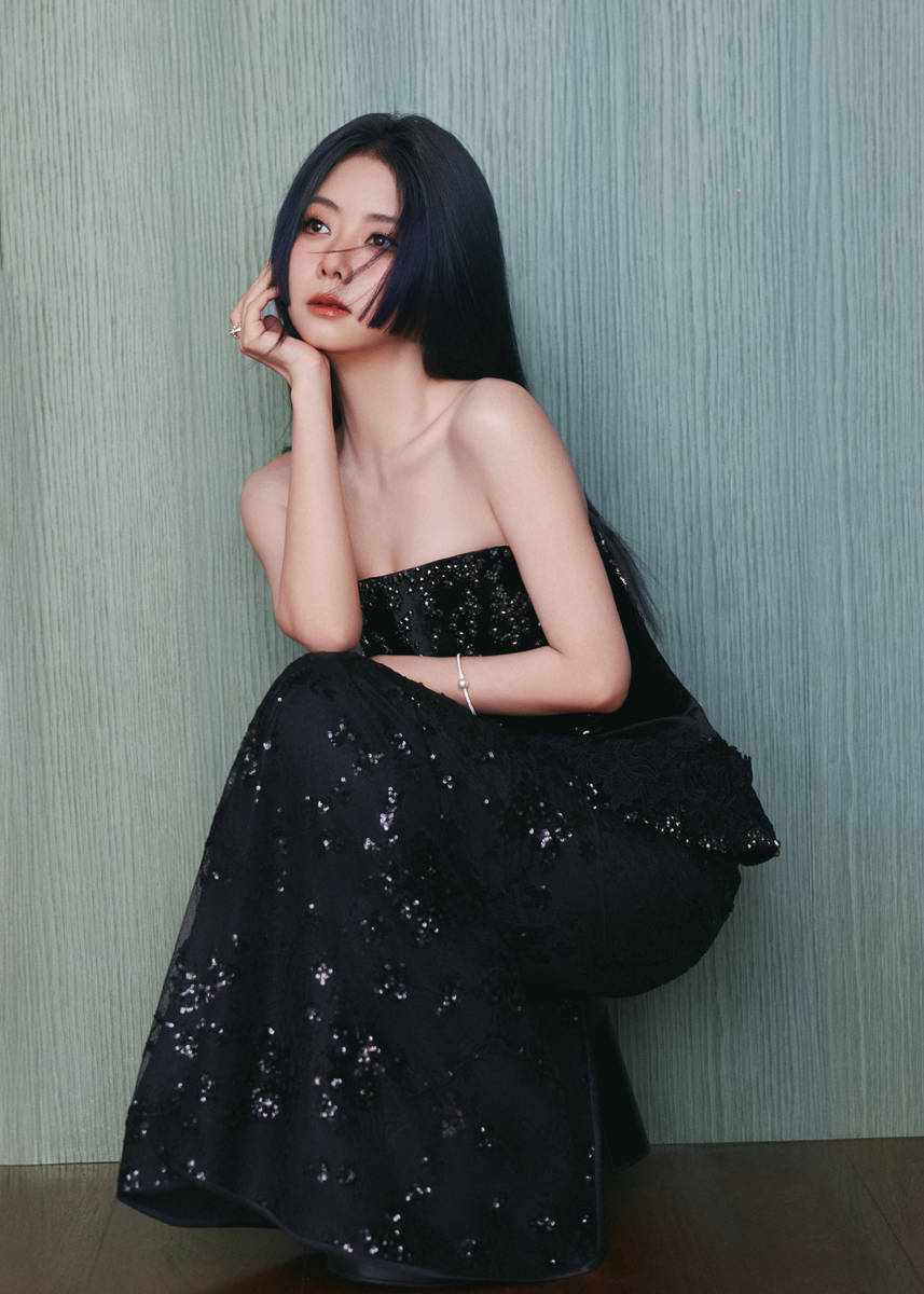 谭松韵穿黑色长裙酷范儿十足!公主切造型又美又飒