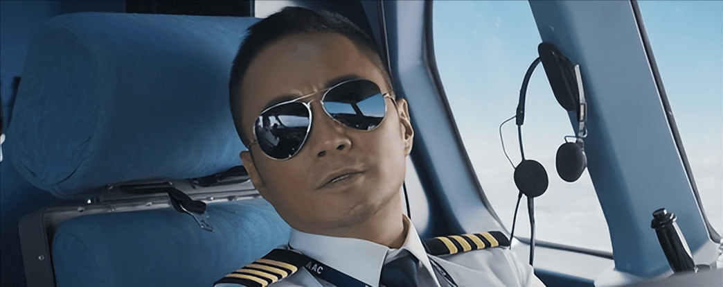 回顾英雄机长刘传建，34分钟拯救128人，却为何着陆后半年没复飞