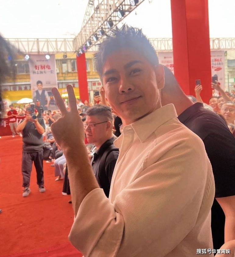 49岁林志颖近照曝光,车祸2年后现身活动唱歌,网友:老了好多-林志颖最近参加的综艺节目