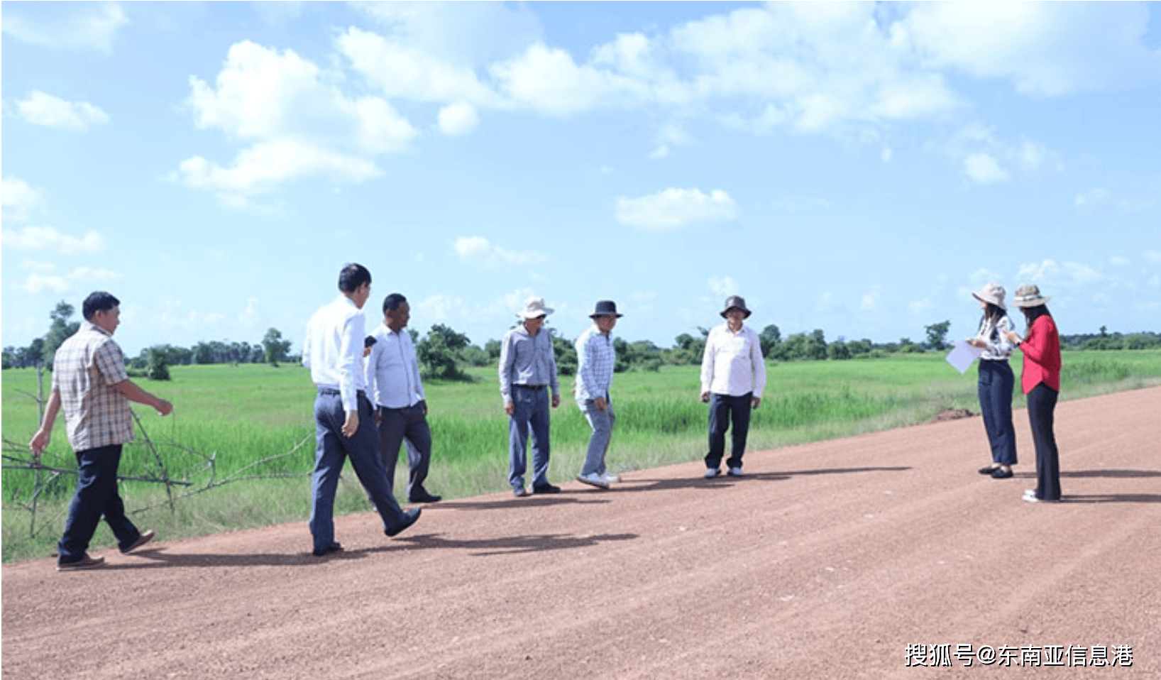 柬埔寨暹粒省8条新农村公路完工 交通状况显著改善