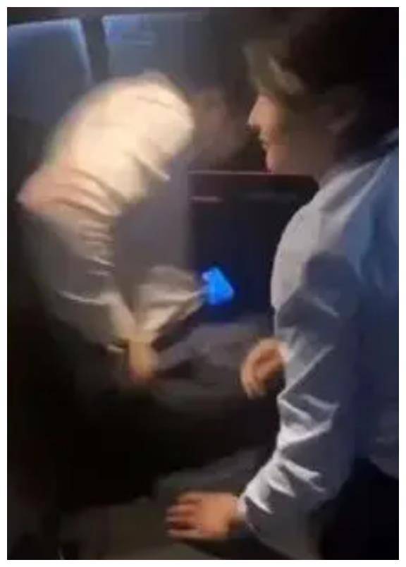 四川一副镇长长期猥亵女下属、发生性关系，仅降职处理是否妥当？