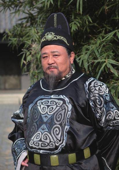 原创            武则天为何宠信狄仁杰？狄仁杰去世她伤心说4个字，水落石出