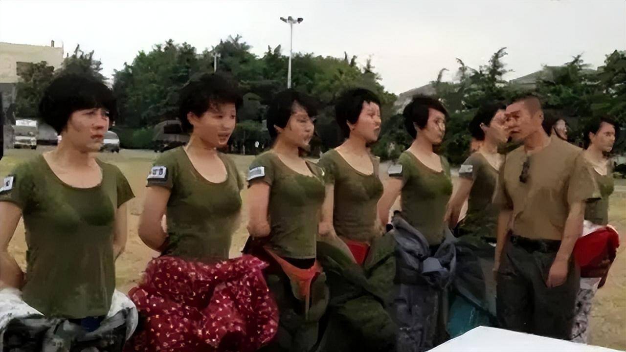 星空体育下载好家伙怪不得电视里只有上半身镜头下移后实在不忍直视(图11)