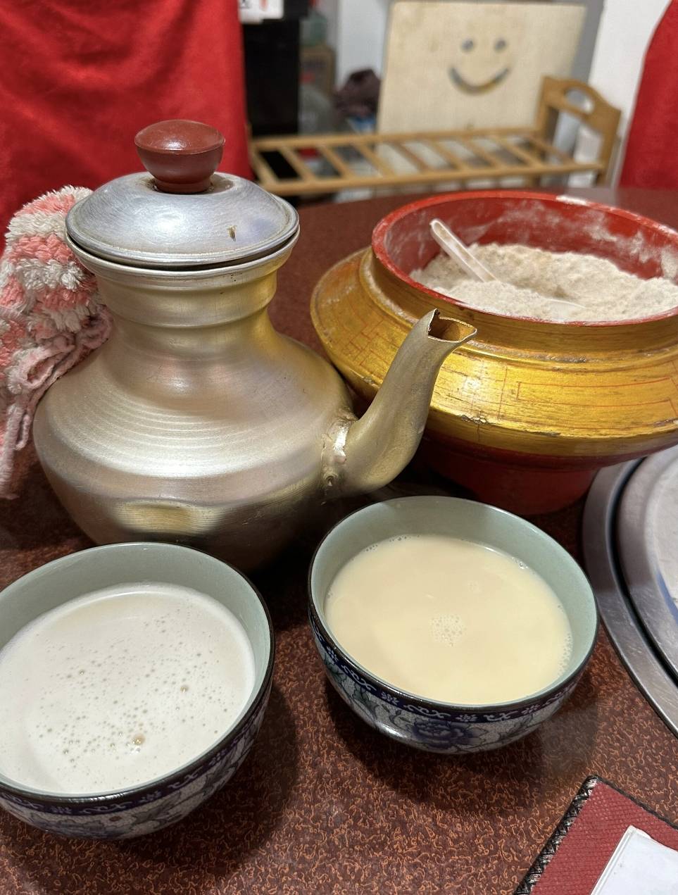 西藏拉萨甜茶配糌粑，高原酥油茶文化的温柔平替