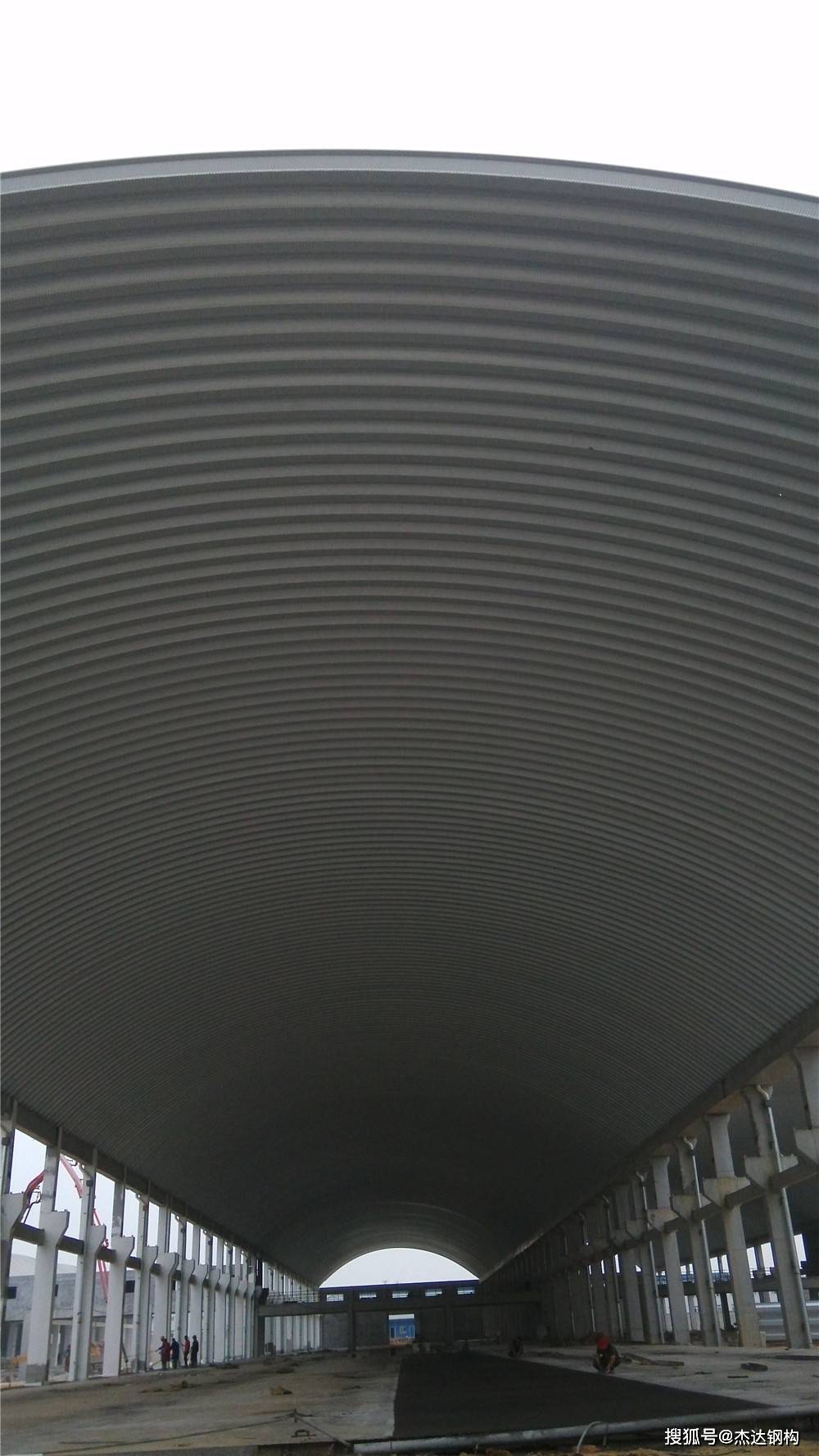 水电站隧道金属拱形屋顶吊装技术与岭区工地实践探讨