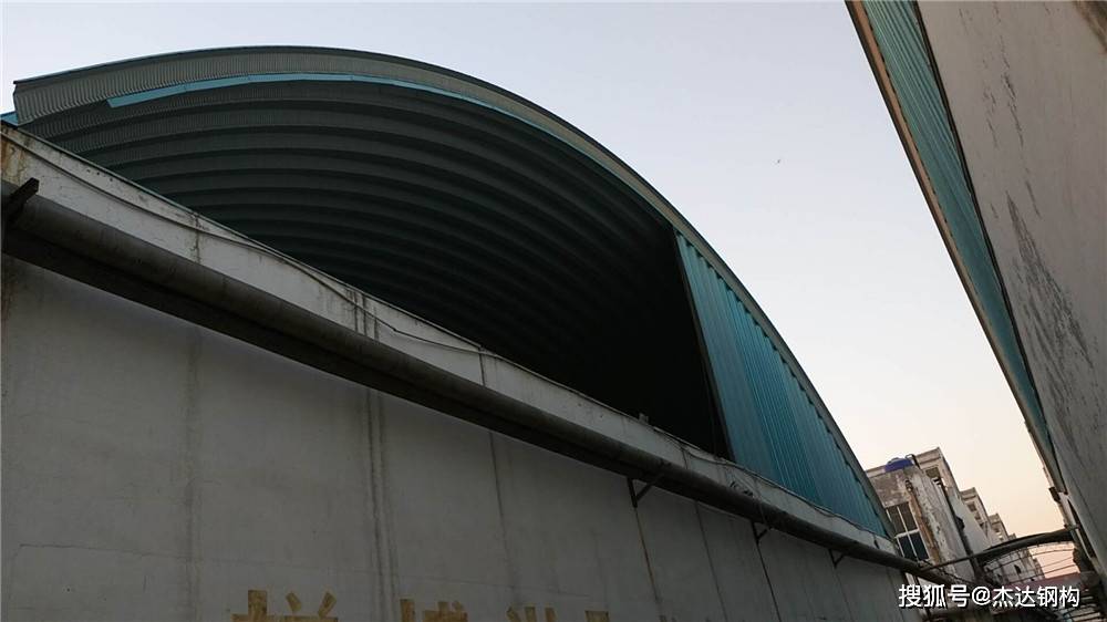 水电站隧道金属拱形屋顶吊装技术与岭区工地实践探讨