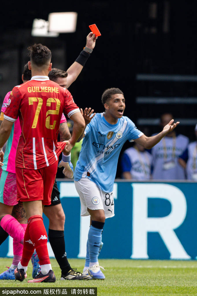 世俱杯-福登传射多库建功刘易斯染红 曼城2-0维达德