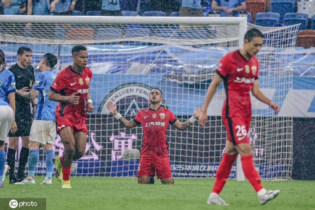 中超-莱昂纳多传射李新翔世界波 海港客场2-1逆转深圳