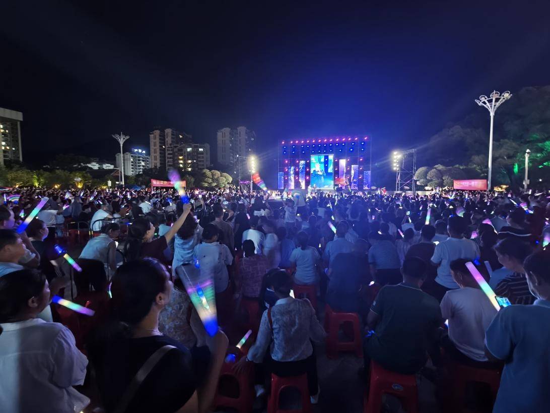 星光下的奔赴 陈雅森蒙山演唱会点燃夏夜
