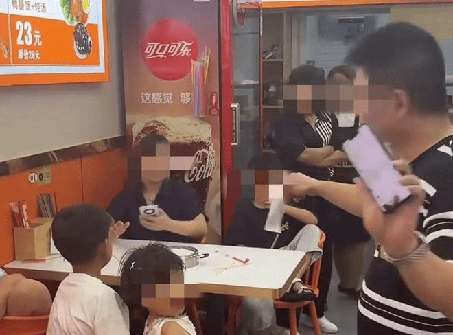 7人点一碗面多次续面 占便宜也要有个度