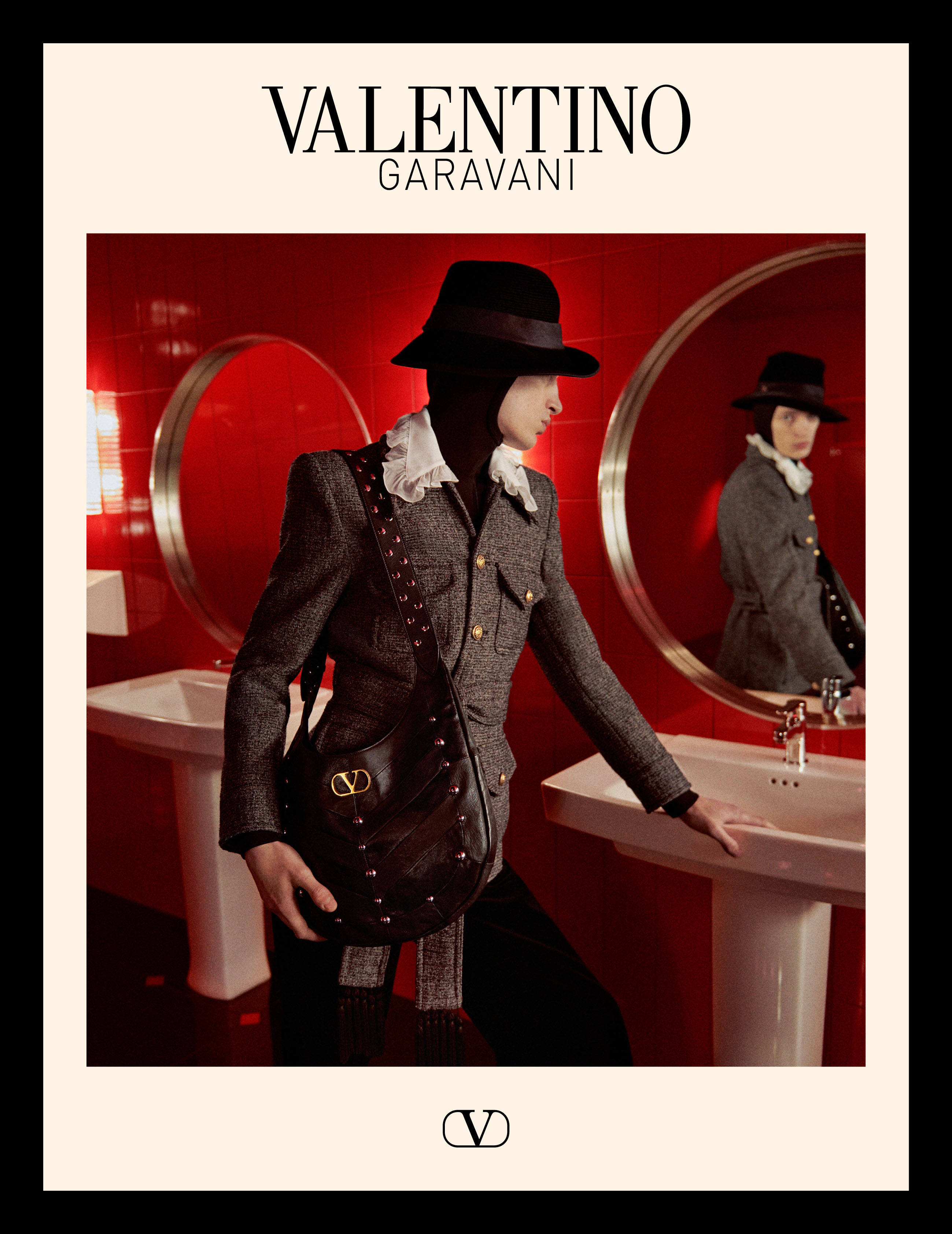 Valentino「亲密关系的元戏剧」广告大片