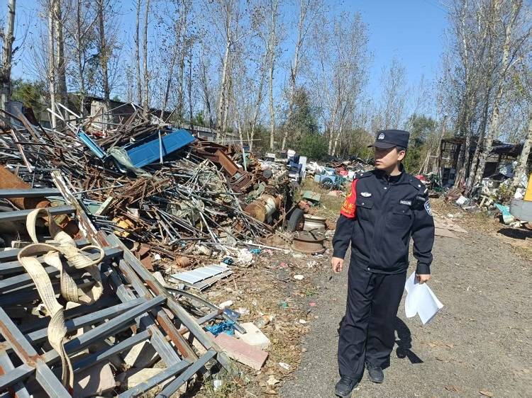 锡林浩特公安处多伦站派出所深入管内废品收购站开展监督检查及签约回访工作