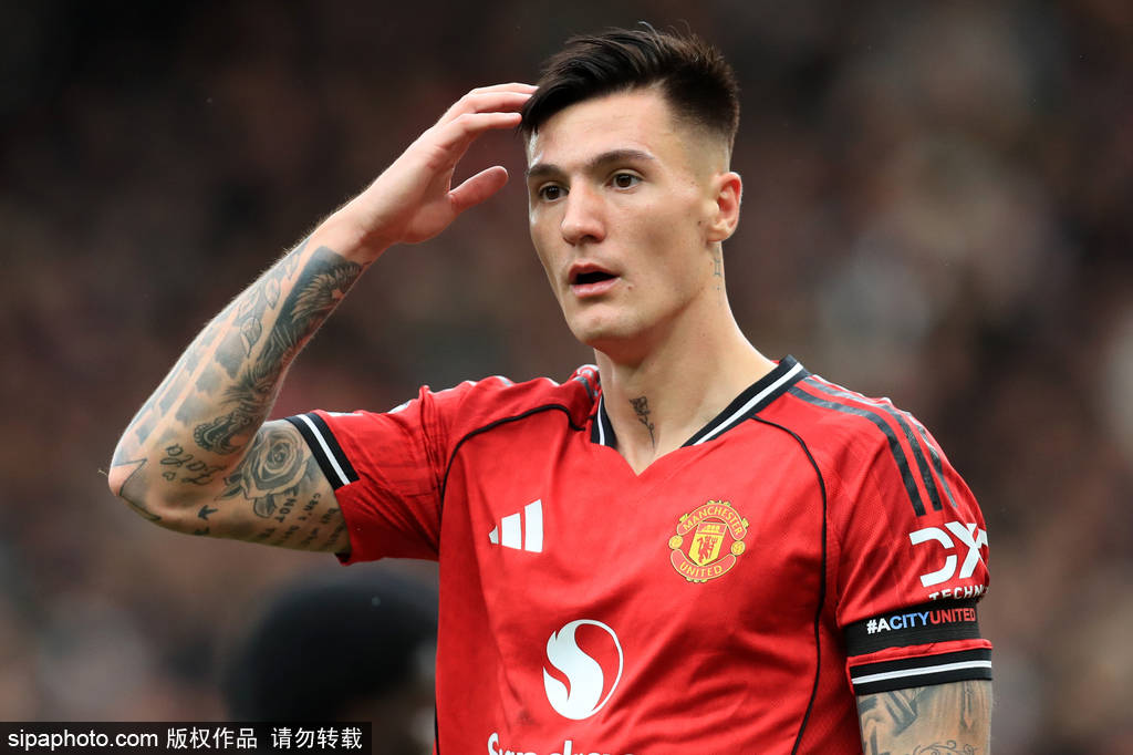 英超-芒特进球赛斯科连场破门 阿莫林50场曼联2-0黑猫