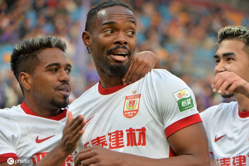 错失好局!中超-谢维军补时绝平 10人亚泰两球领先2-2津门虎