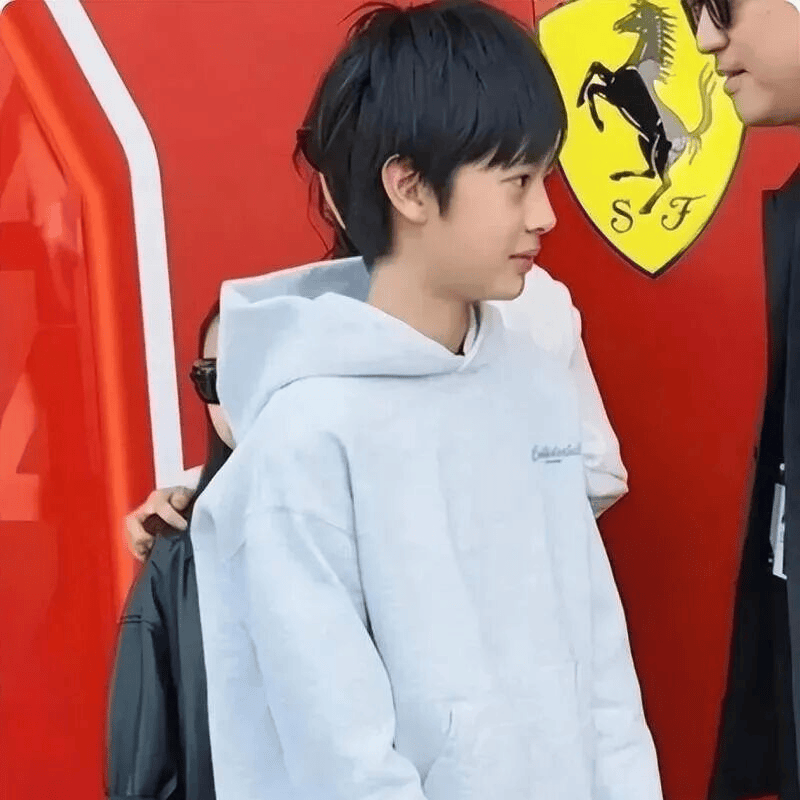 孙俪儿子帅到认不出!年仅14岁1米7又瘦又高,五官深邃帅过邓超