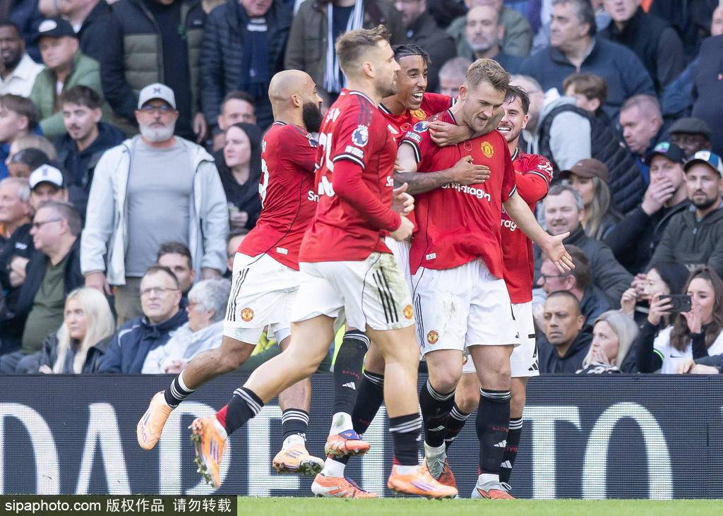 英超-理查利森90分钟反超德利赫特读秒绝平 曼联2-2热刺
