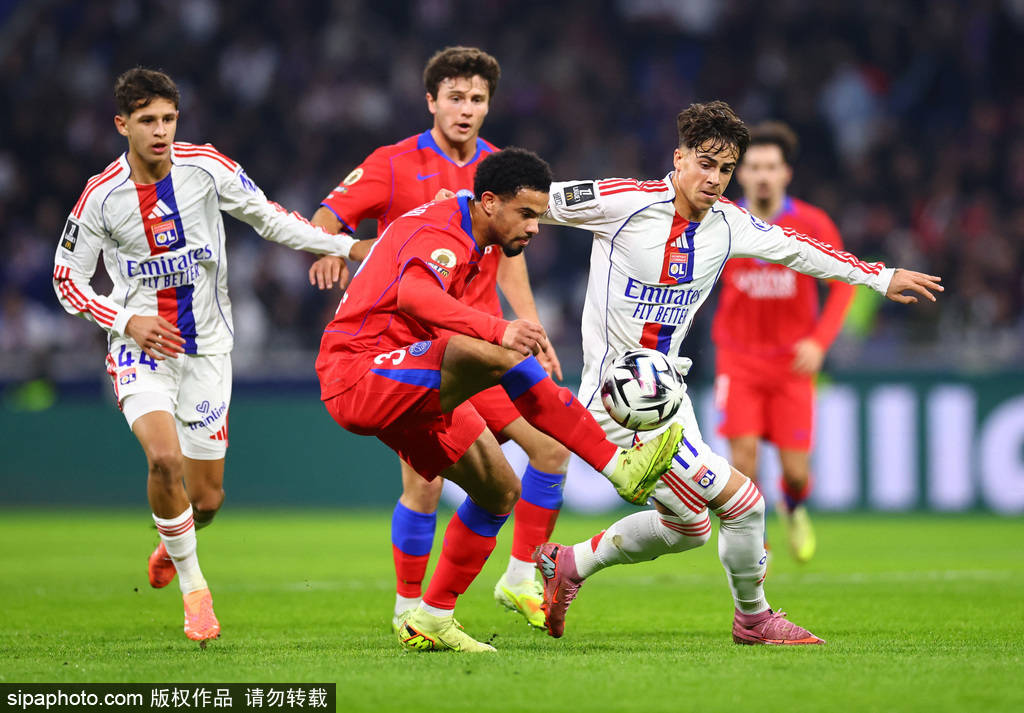 法甲-K77破门李刚仁造红牌+助内维斯绝杀 巴黎3-2里昂