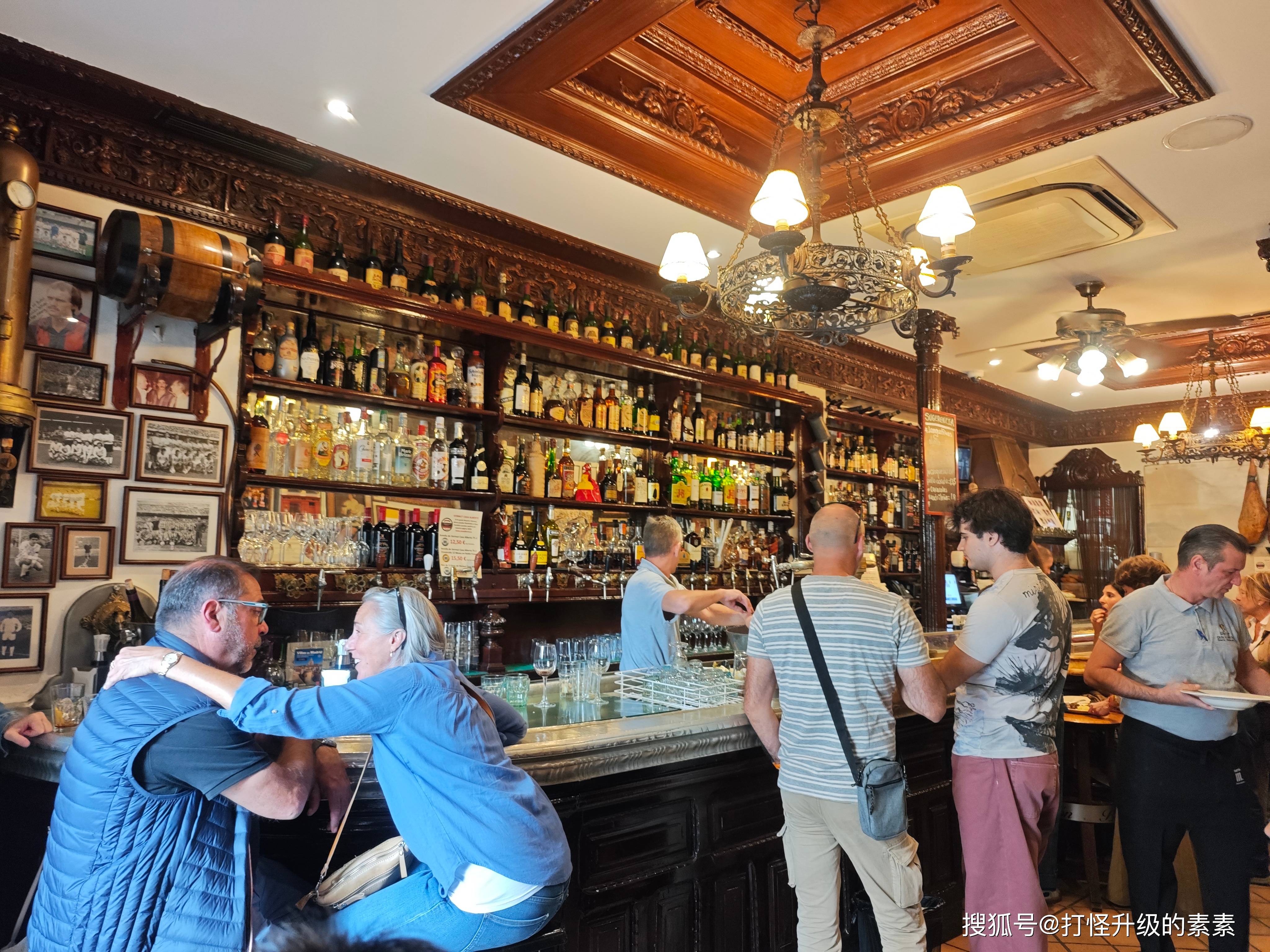 居然可以这样（马德里有什么好吃的）马德里当地特色美食，重回马德里，第一顿饭打卡百年老店Casa Alberto，