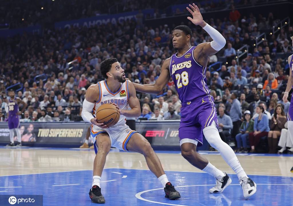 SGA三节30+9东契奇19+7+7 湖人半场被打花惨败雷霆