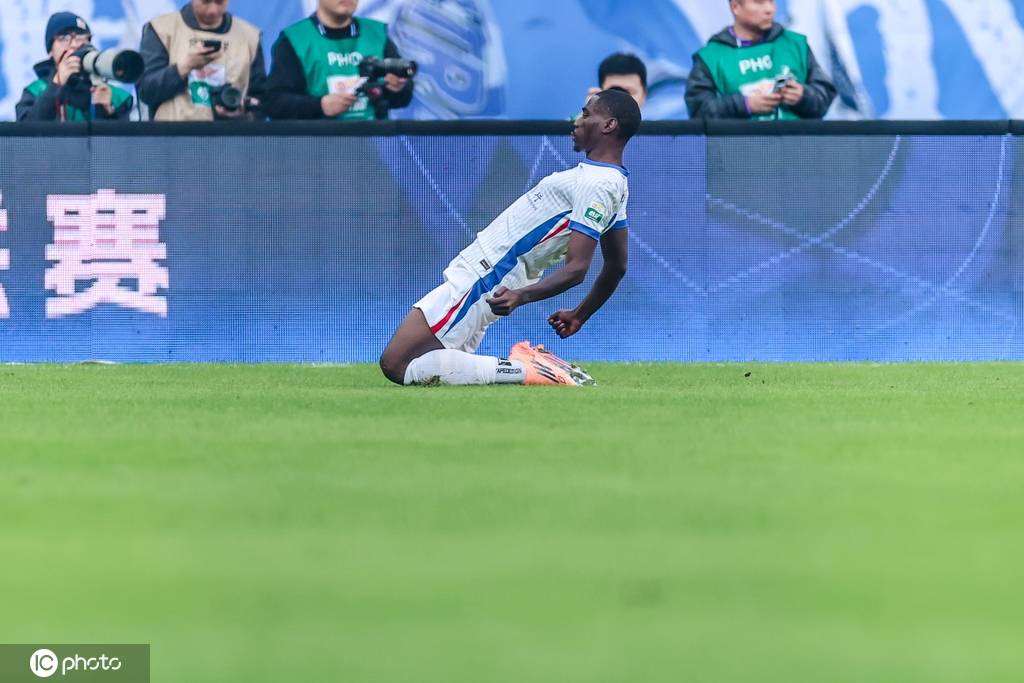 中超-阿苏埃吴曦路易斯破门 申花3-1津门虎获亚军