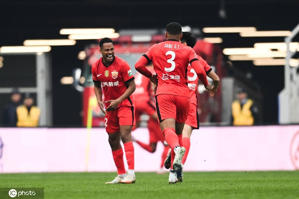 三连冠！中超-加布里埃尔闪击制胜 海港1-0英博成功卫冕