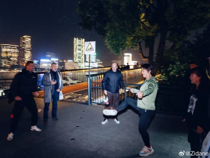 和中国民众较量脚上功夫！齐达内：神秘的东方游戏