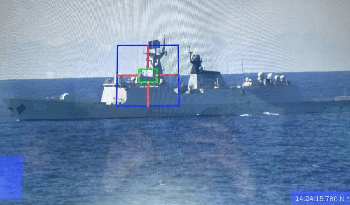 菲律宾高调展示光电 “锁定” 054A，一看位置，原来是在菲军家门口