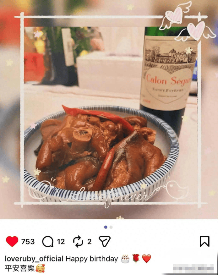 林心如为老公庆生！亲手做猪脚面配着红酒，蛋糕上是女儿爱的雪宝