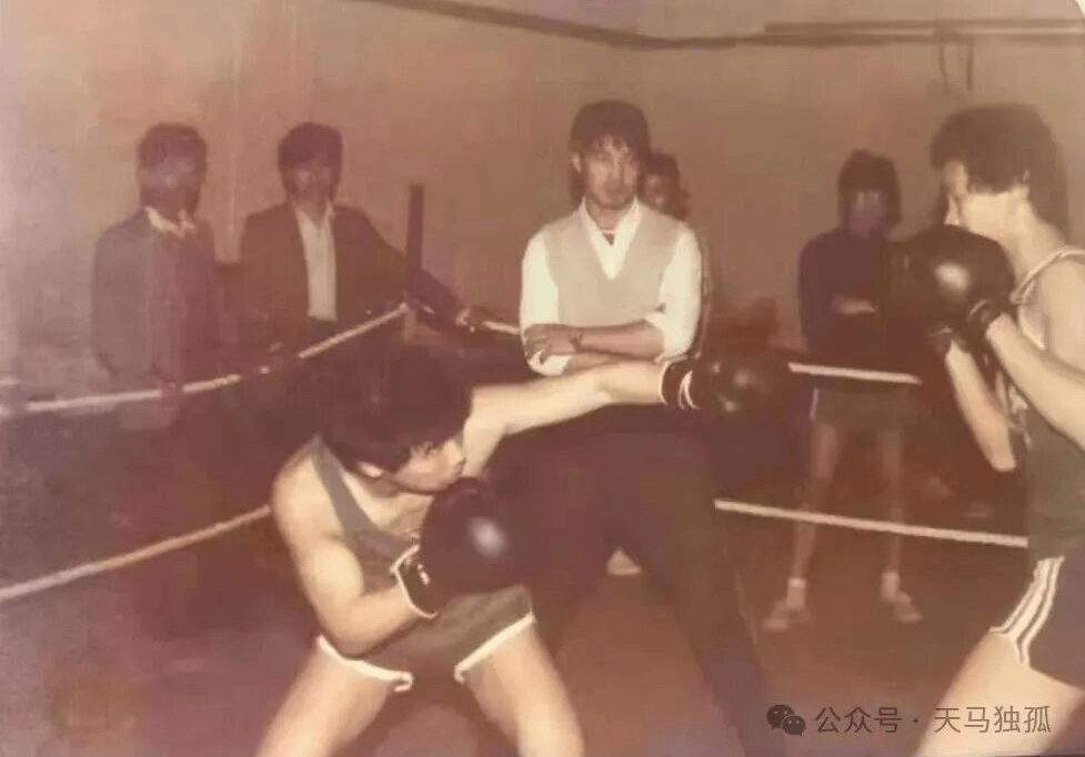 乐鱼体育- 乐鱼体育官方网站- 世界杯指定平台LEYU SPORTS拼图中国｜第三站苏州看拳击想起39年前我的拳击运动生涯：放下笔上台比赛走下台马上写稿