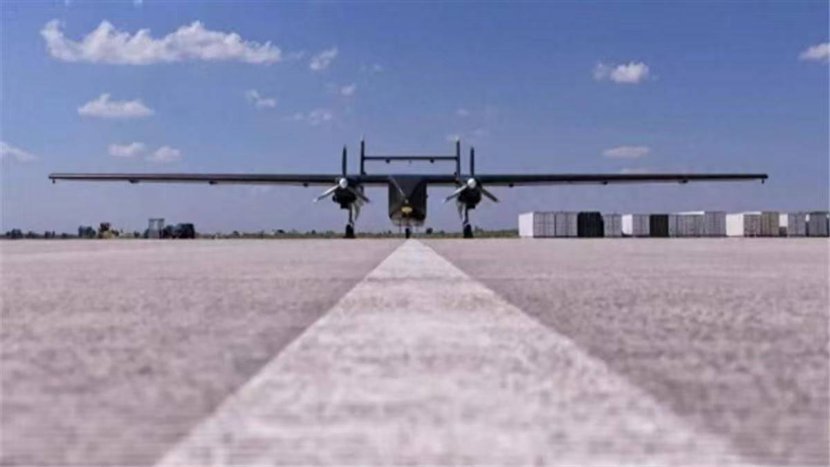 只需200米跑道，1吨弹药闪电送达！中国“大家伙”冲上8000米高空