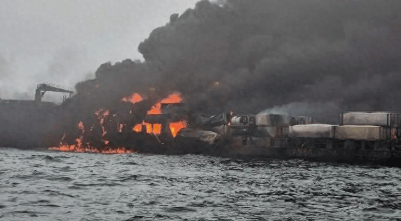 军火船全军覆没，援助武器沉入大海，伊朗这是被哪路“海盗”盯上了？