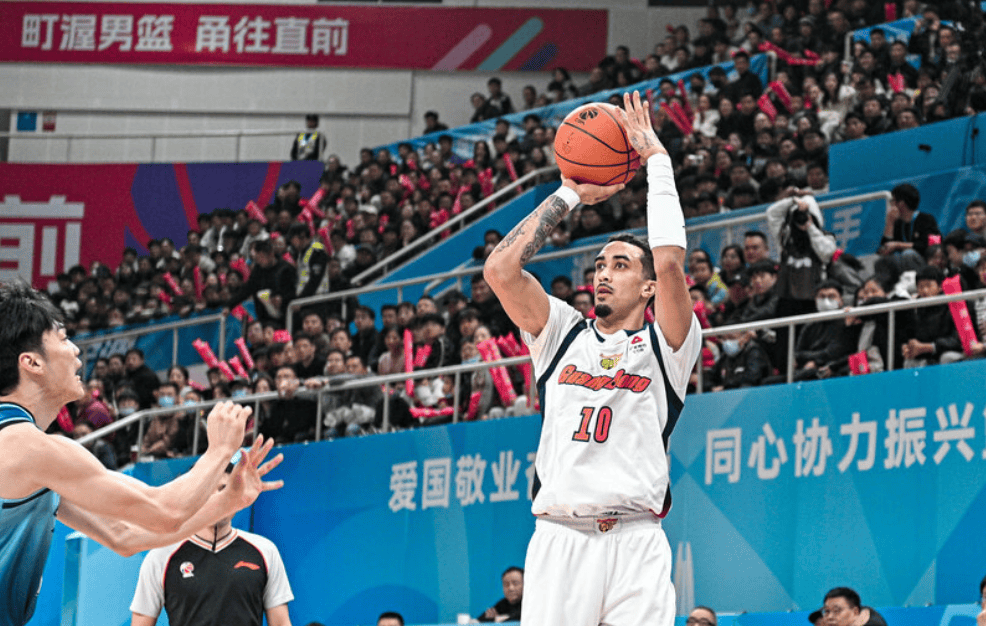 中国篮坛最疯狂一夜!32队16场激烈厮杀