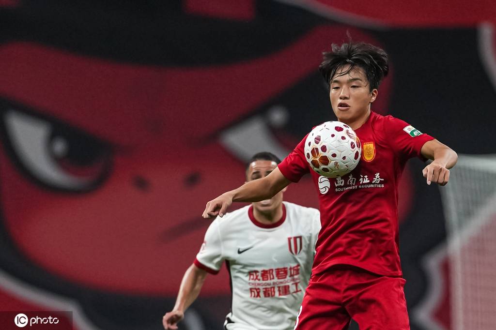 国足官方：因魏震和塞尔吉尼奥伤情 补充征调李杨和李镇全