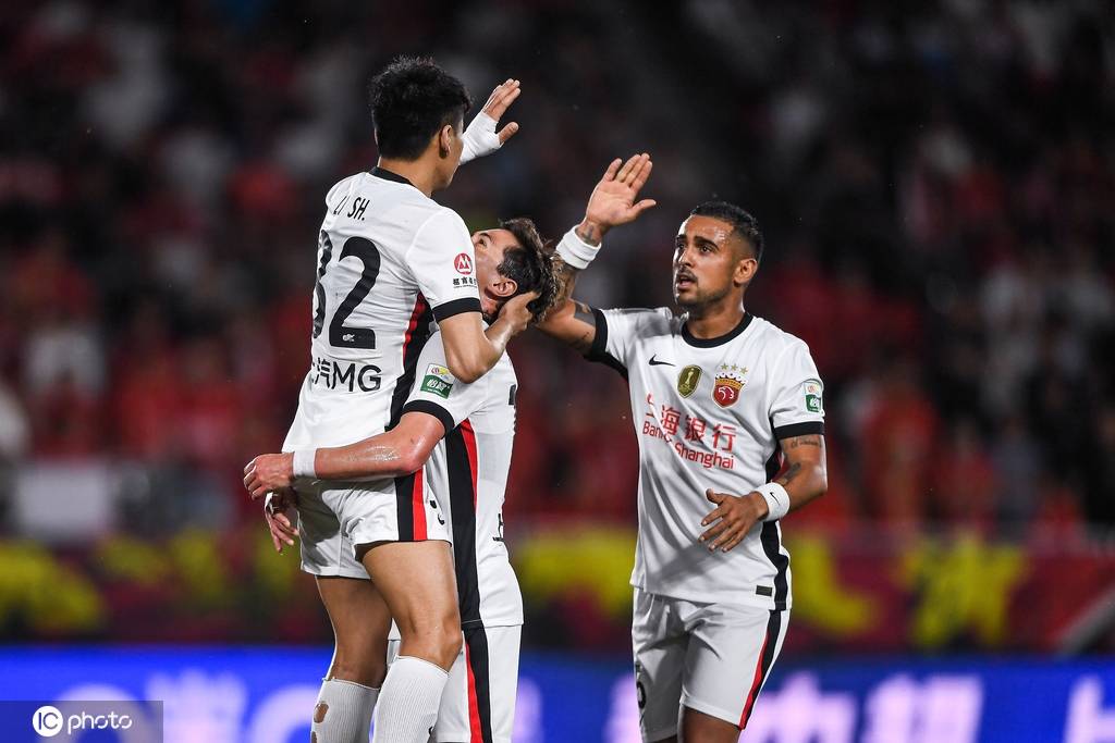 中超-热菲尼奥制胜球脱衣庆祝被驱逐 铁人3-2海港夺3连胜