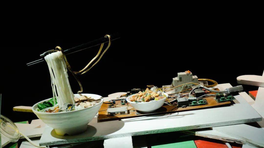 剧变的世界,如何才能“去中心化”地重塑?