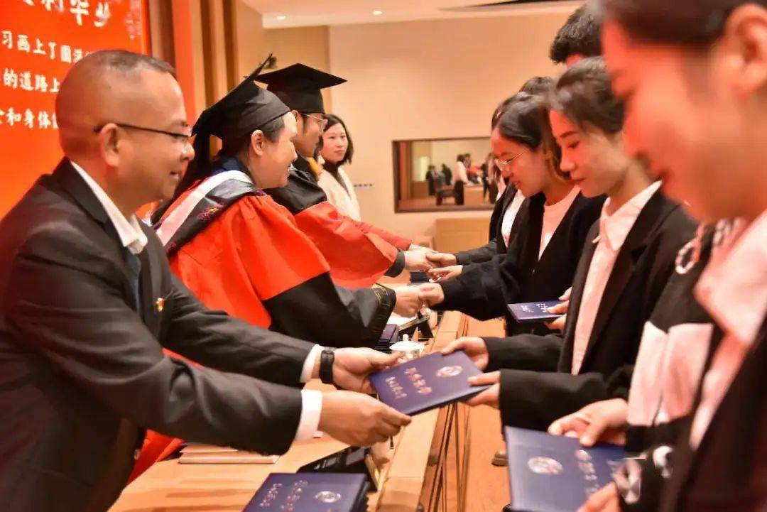昆明医科大学高等学历继续教育2024届云县人民医院校外教学点毕业生毕业典礼暨学位授予仪式圆满举行