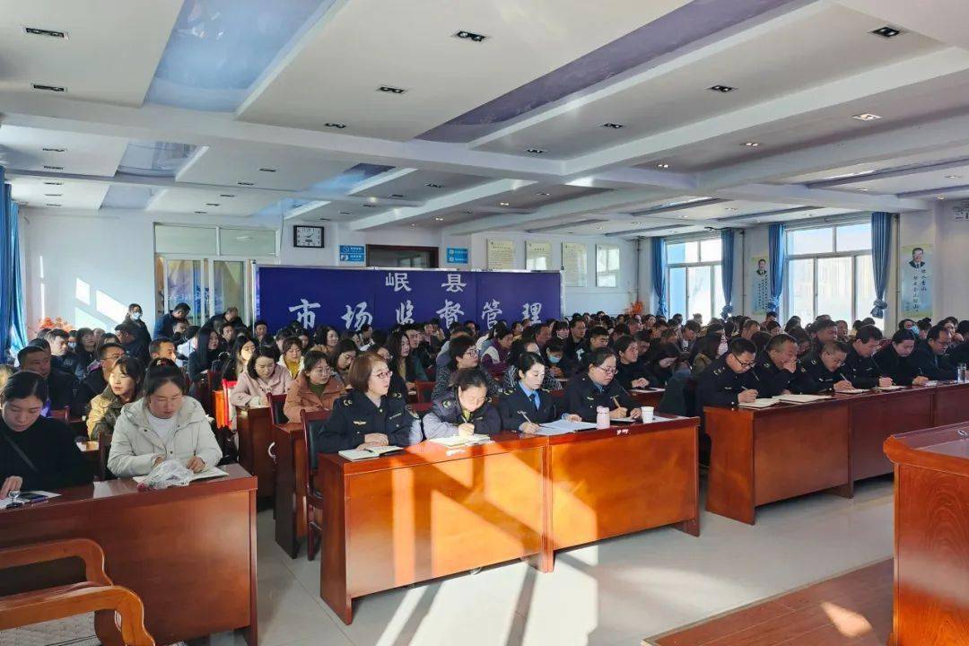 监管与服务并举 合法与发展同行——岷县市场监管局召开全县药品零售企业药品质量安全约谈会(图2)