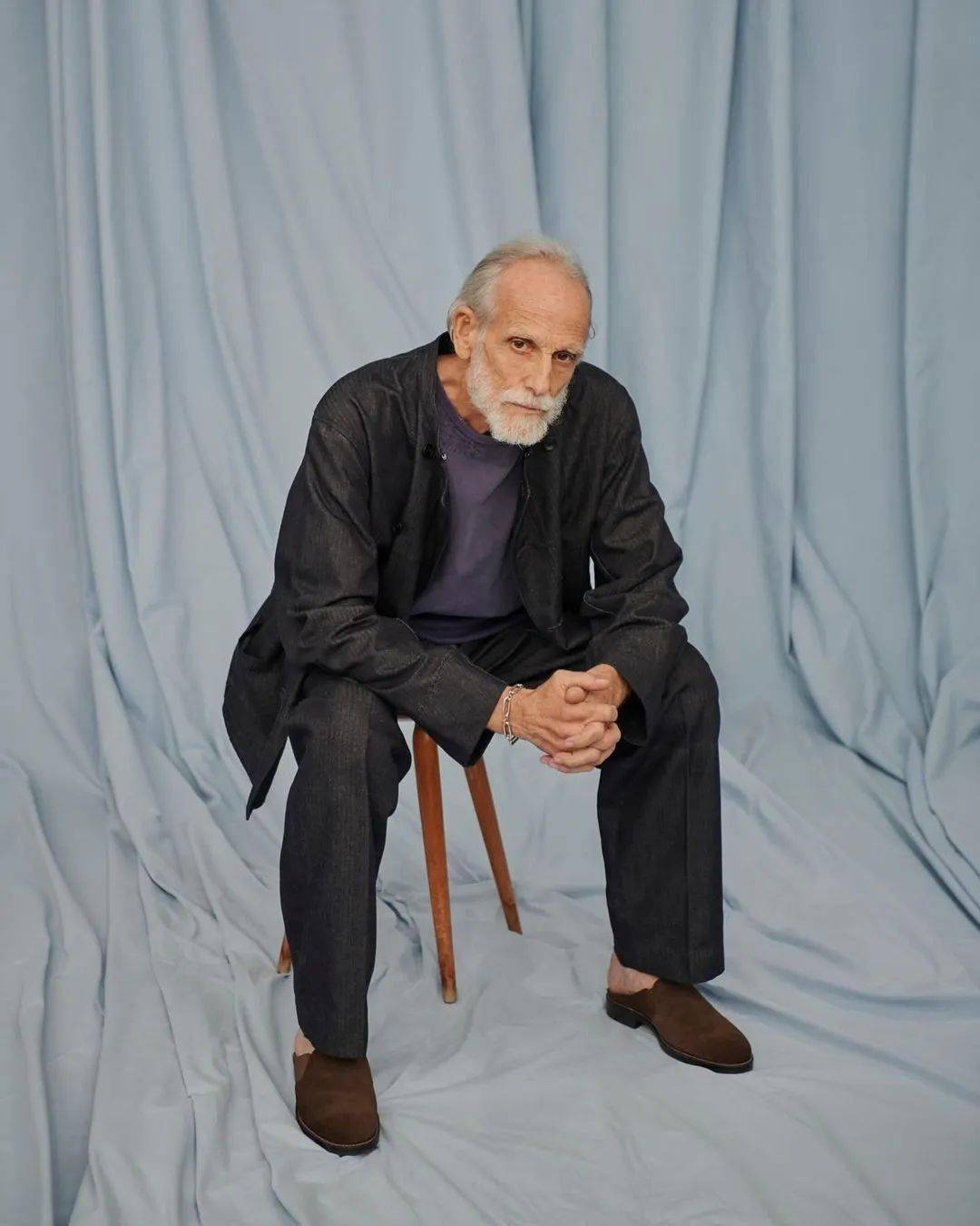 70岁的老人,成了日本最火的模特?-日本老年人的穿着打扮图片