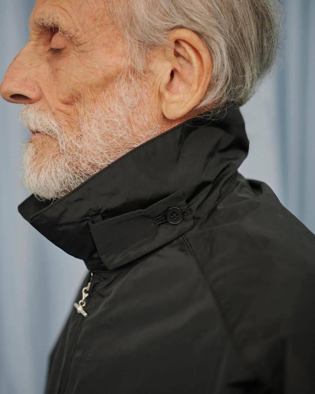 70岁的老人,成了日本最火的模特?-日本老年人的穿着打扮图片