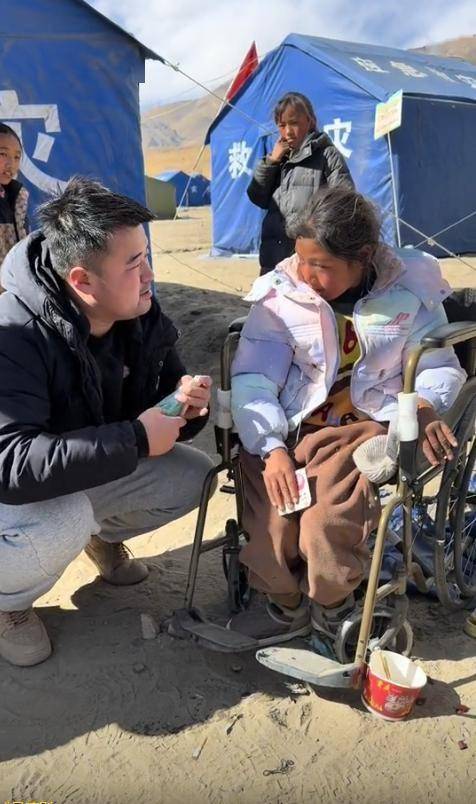 这捐款实在！25岁小伙给西藏灾民发钱，共12万现金，身份被扒获赞