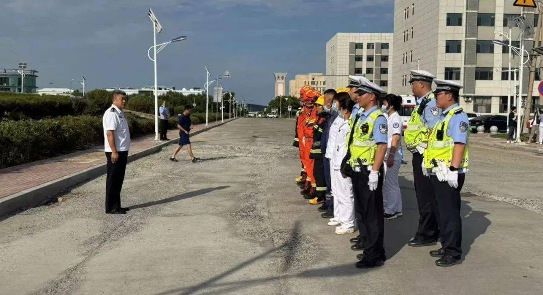 吉林省公安厅机场公安局交警支队联合多部门开展道路交通事故应急救援演练