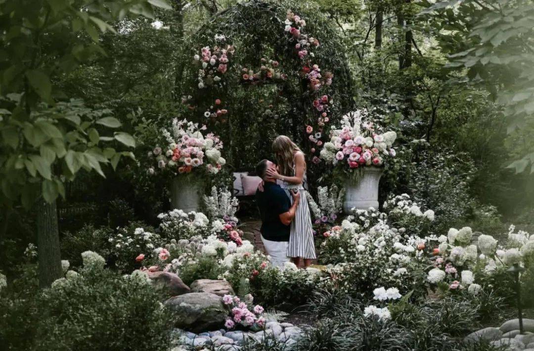 伟德国际Taylor Swift 晒钻戒！我们的英语老师和体育老师要结婚啦！