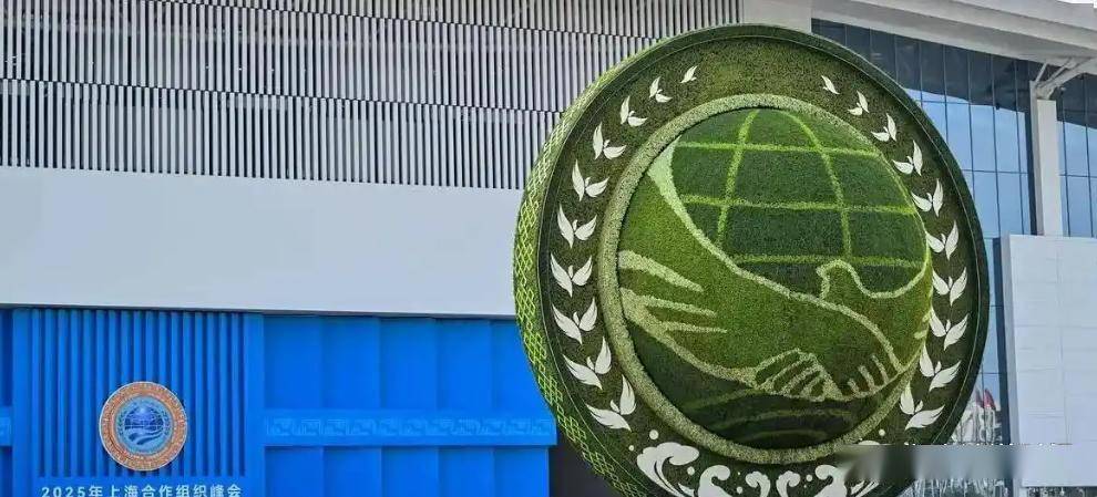 原创             参加天津上合活动的印度著名主持人对记者表示：虽然中国的机器人非常先进，但是印度制造的产品也非常好，中国消费者可以购买